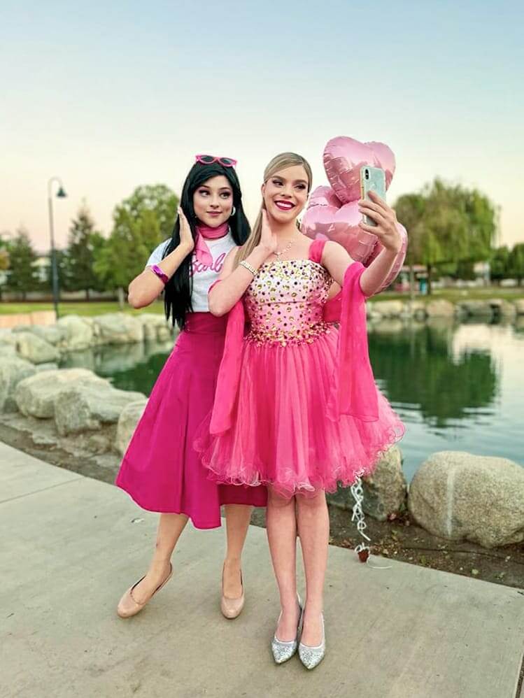 Barbie Selfie Duo